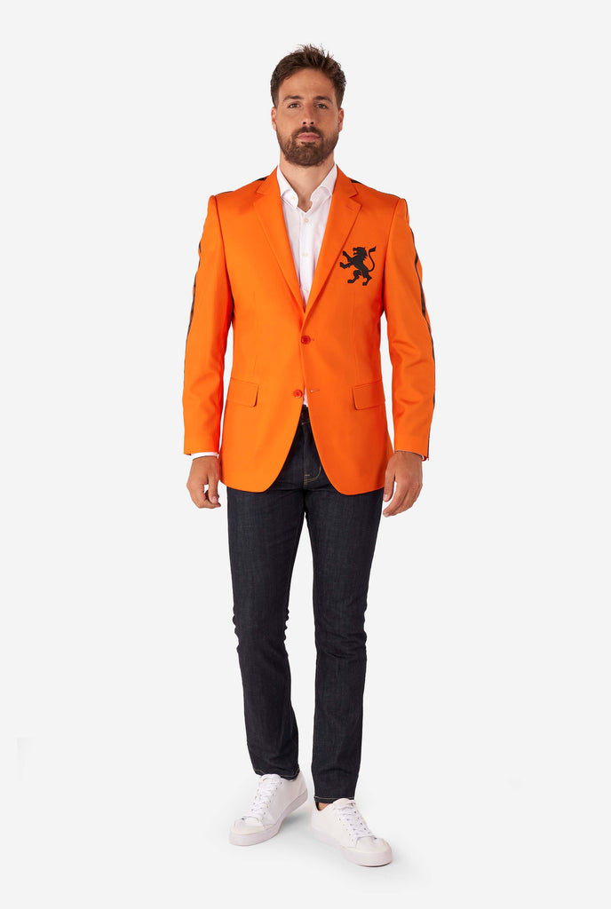 Man wearing orange blazer with dutch lion