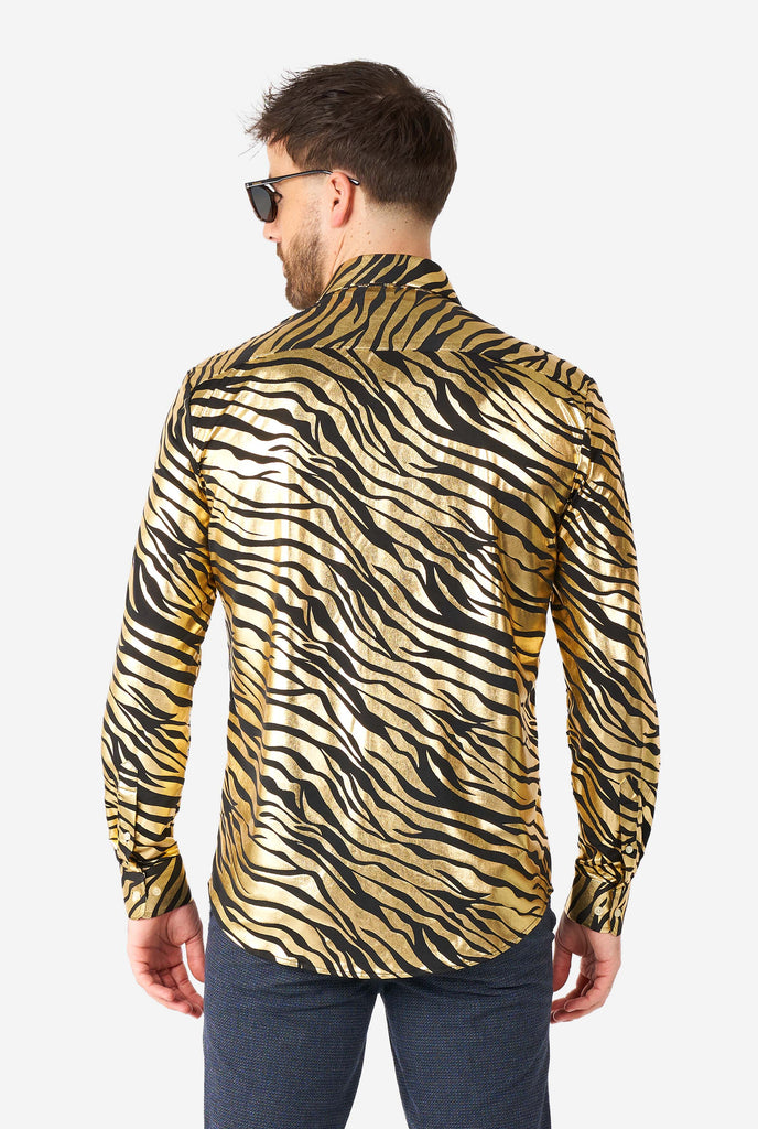 Man wearing golden dress shirt with tiger stripes, view from the back