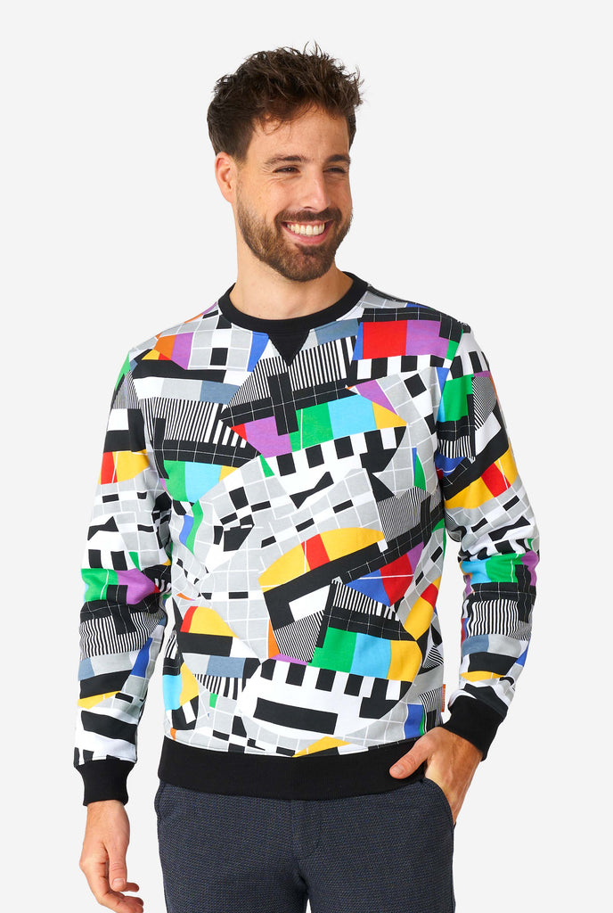 Man wearing retro TV-testscreen multi-color sweater