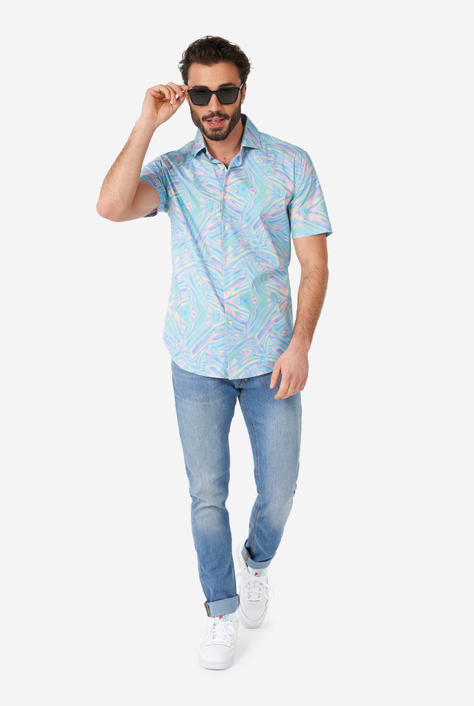 Man wearing short sleeve shirt with colorful oily print