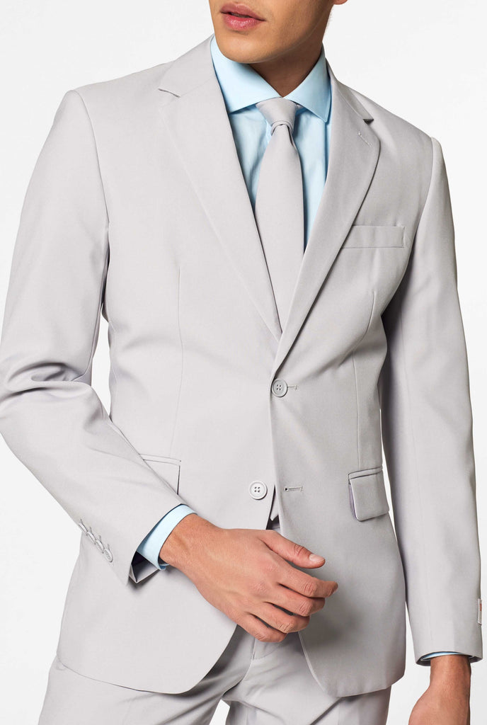 Solid color light grey suit Groovy Grey worn by men zoomed in